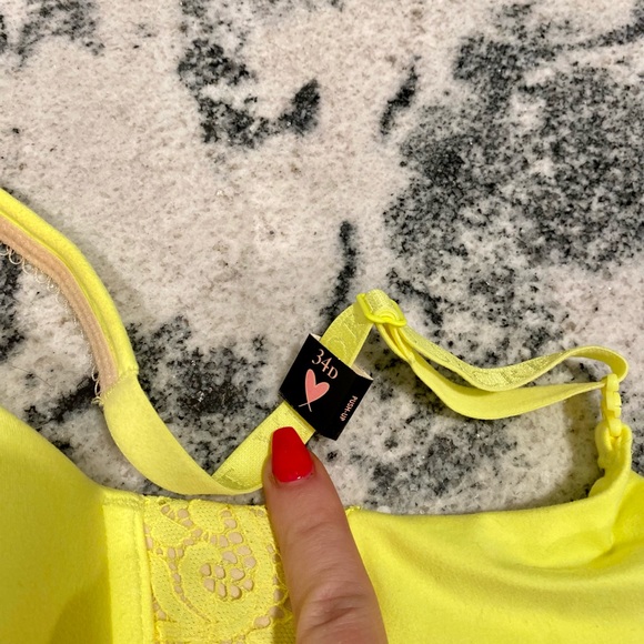 Victoria’s Secret 34D bras all new with tags - Picture 5 of 7